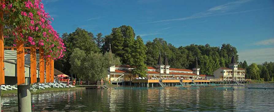 © Bad Heviz Tourismus mit Thermalsee in Ungarn